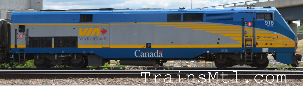 Locomotive VIA918 right side / coté droit